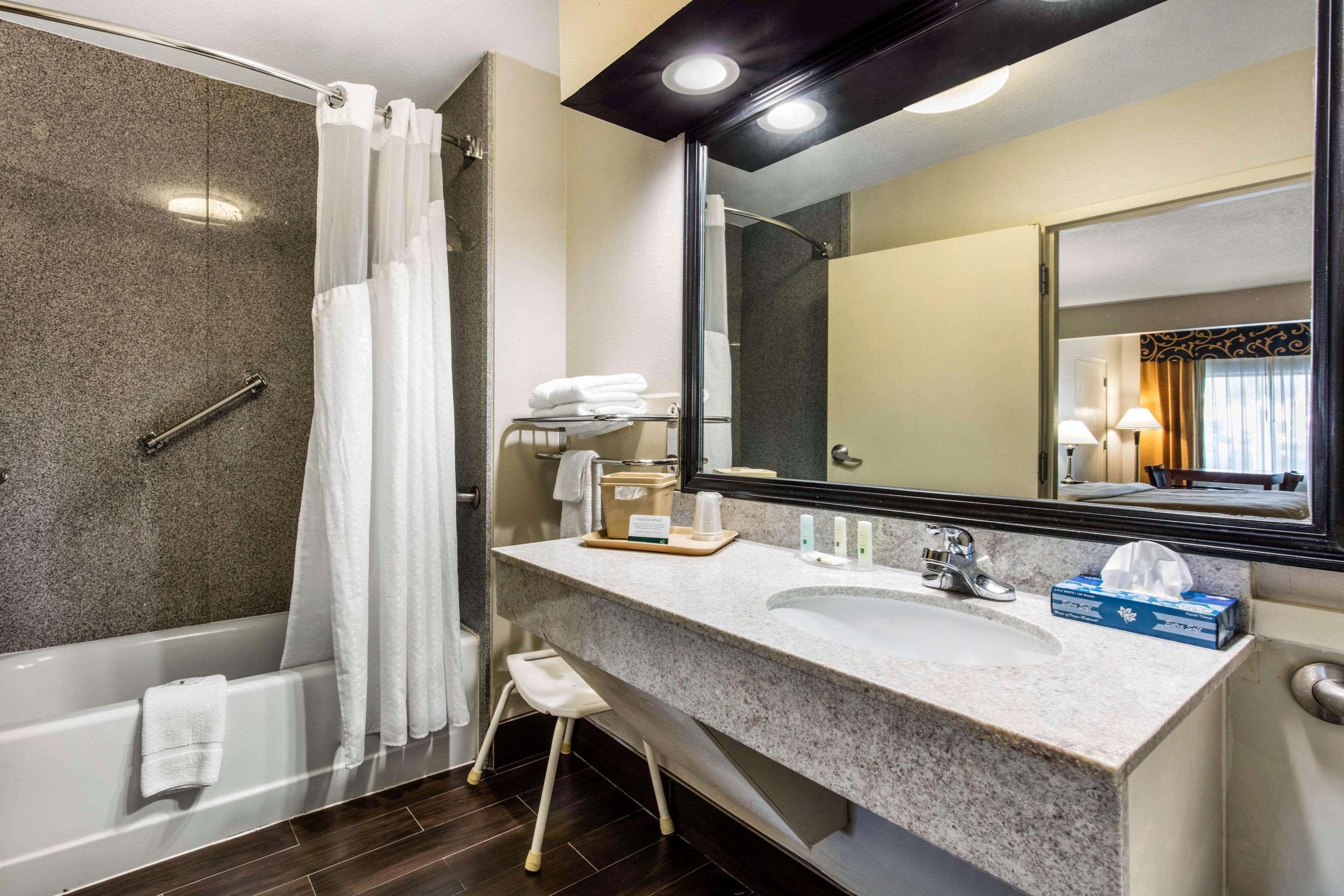 Quality Inn Airport I-240 멤피스 외부 사진