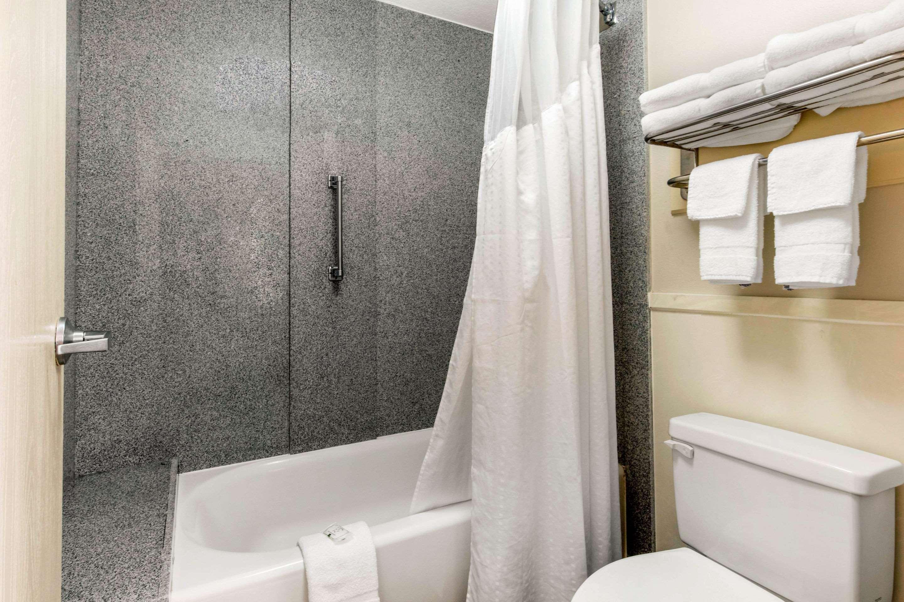 Quality Inn Airport I-240 멤피스 외부 사진