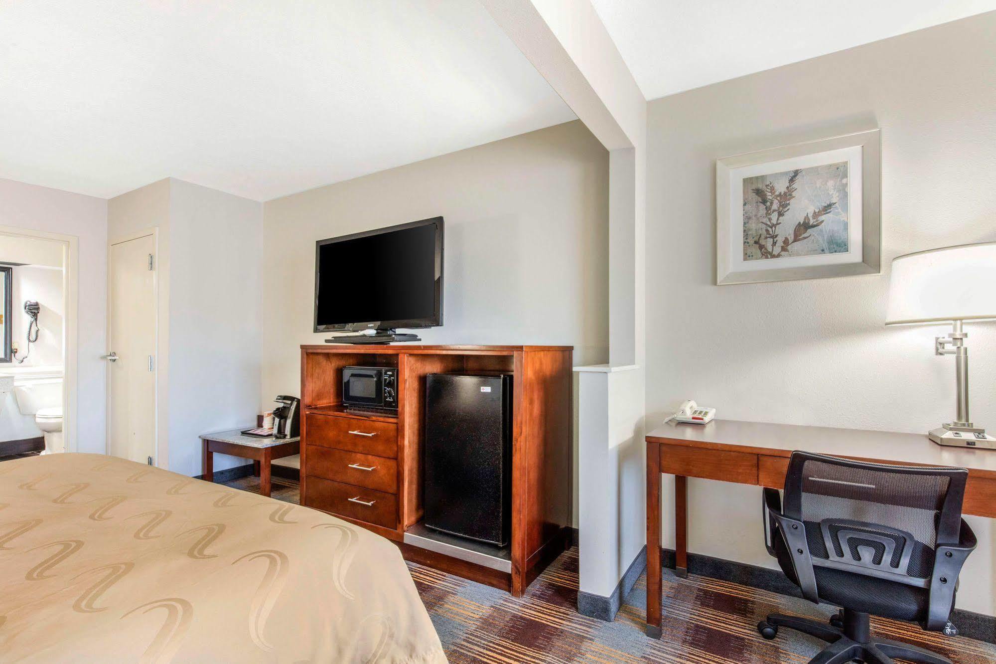 Quality Inn Airport I-240 멤피스 외부 사진